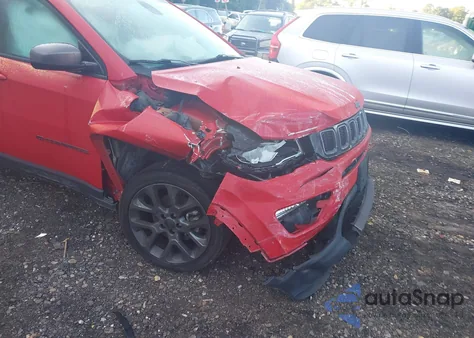 2021 Jeep Compass 80Th Anniversary 4X4 z USA, uszkodzony, nr VIN 3C4NJDEB6MT589374